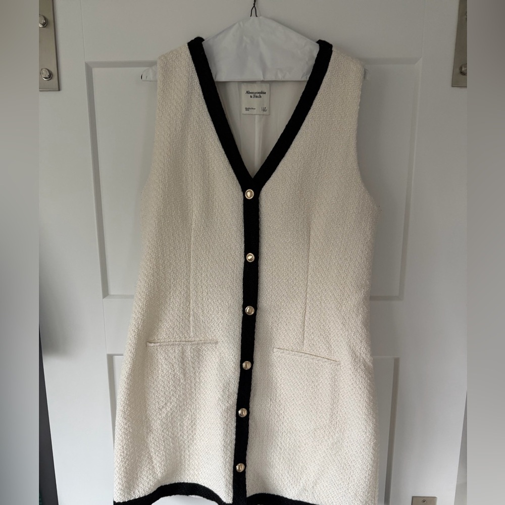 Abercrombie & Fitch Cream Tweed Sleeveless Sheath with Black Trim